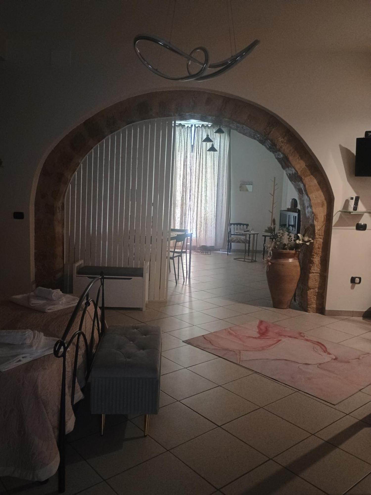 Al Vico Bartoli Suite Room Mazzarino Eksteriør billede